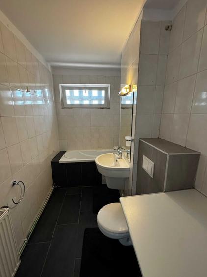 Apartament cu 3 camere decomandat în Exterior Vest