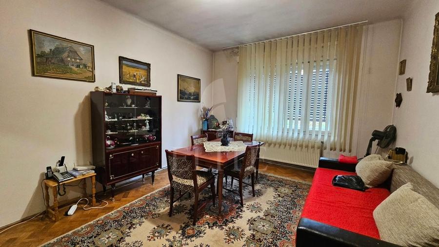 Apartament cu 3 camere semidecomandat în Central