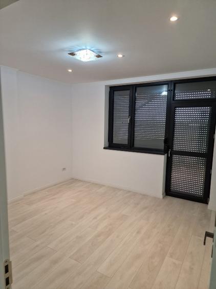 Apartament cu 5 camere decomandat în Central