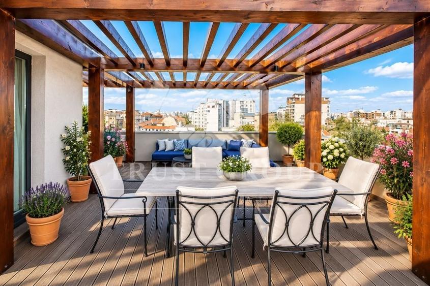 Penthouse cu 4 camere semidecomandat, mobilat în Grădina Icoanei