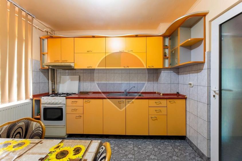 Apartament cu 2 camere semidecomandat, mobilat în Confecții