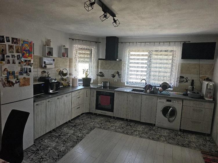 Casă cu Teren 1800 Mp în Dipșa