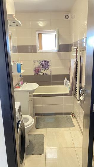 Apartament cu 3 camere decomandat, mobilat în Tractorul