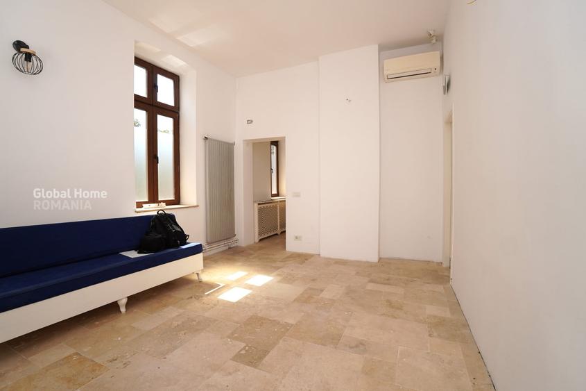 Casă individuală cu 12 camere cu Canalizare în Ultracentral