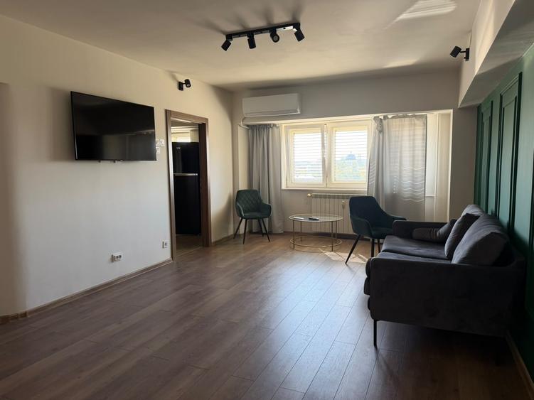 Apartament cu 4 camere semidecomandat în Unirii