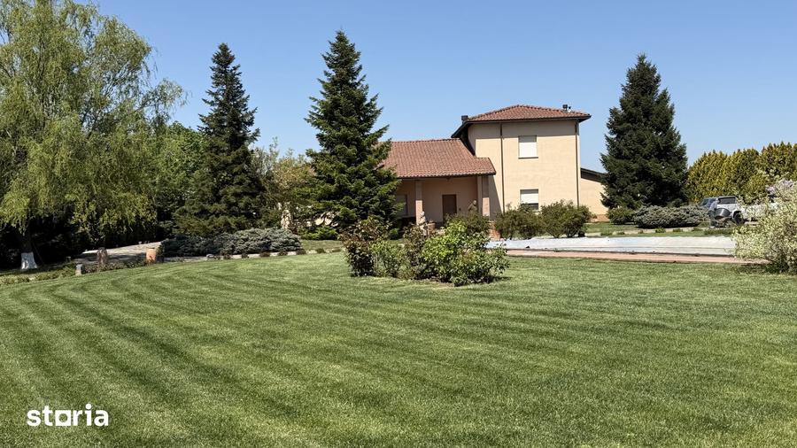 Casă cu 7 camere cu Teren 6700 Mp în Cernica