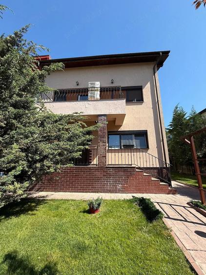 Casă cu 5 camere cu Teren 1000 Mp în Titan