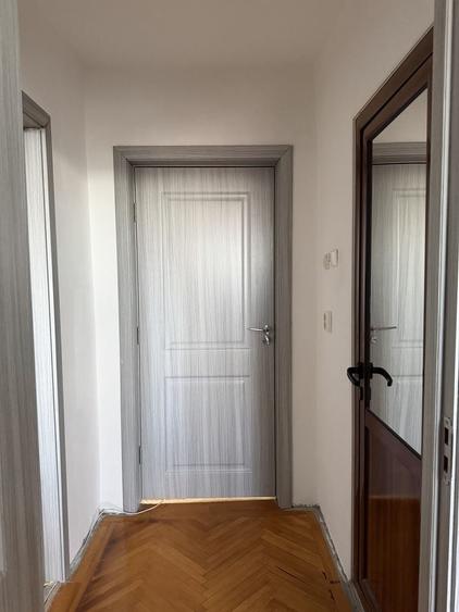 Apartament cu 3 camere semidecomandat în Exterior Vest