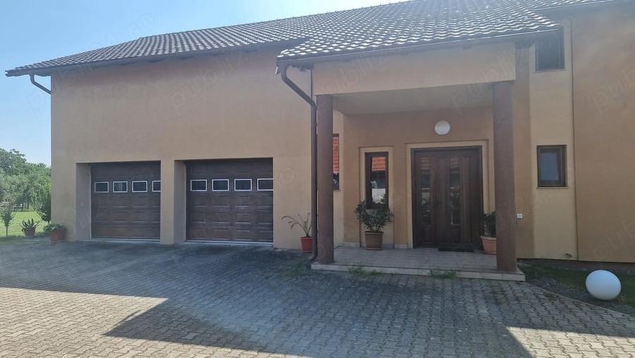Casă cu Teren 3000 Mp în Mândruloc