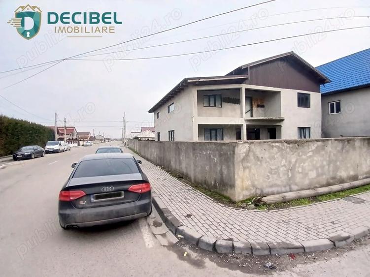 Casă cu 6 camere cu Teren 300 Mp în Est