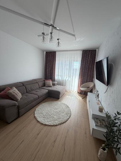 Apartament cu 2 camere decomandat în Micro 17