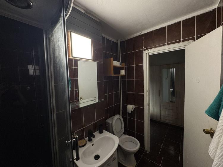 Apartament cu 2 camere semidecomandat în Podul de Piatră