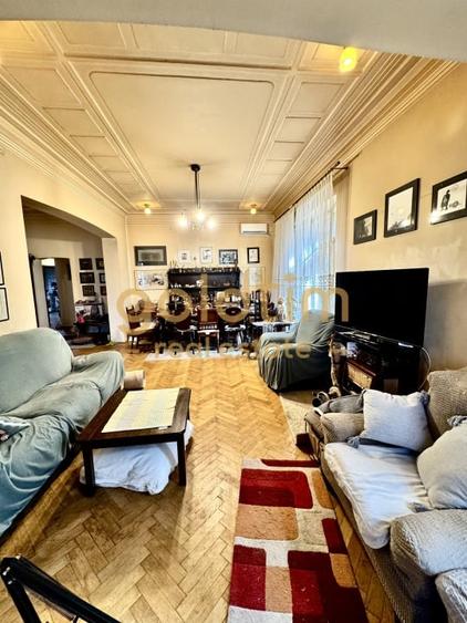 Apartament cu 5 camere decomandat în Armeneasca