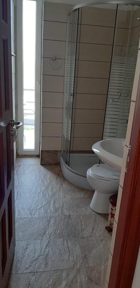 Casă individuală cu 16 camere cu Canalizare în Est