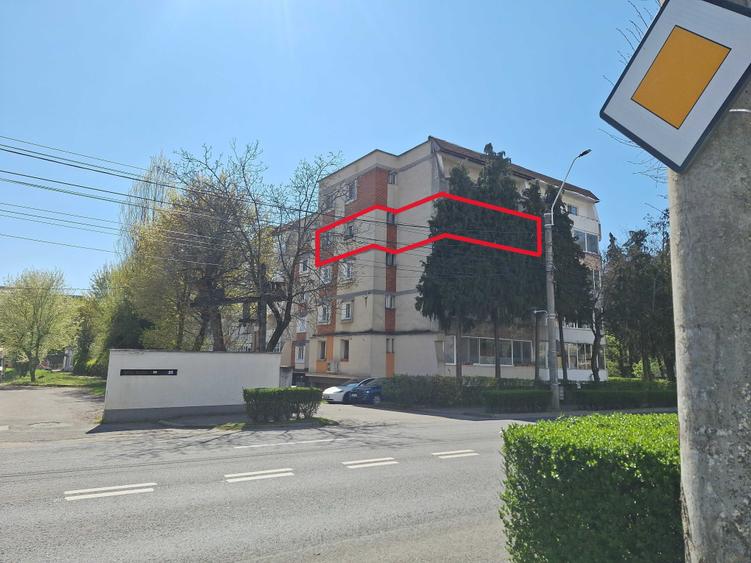 Apartament cu 3 camere decomandat în Central