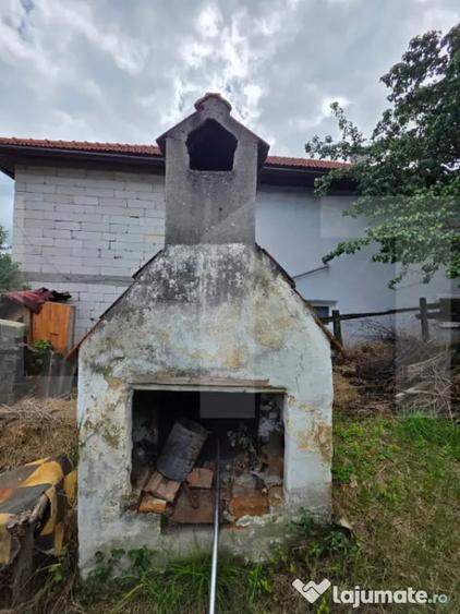 Casă cu 2 camere cu Teren 364 Mp în Angheluș