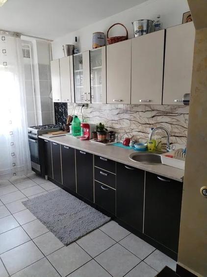 Apartament cu 3 camere decomandat în Drumul Taberei