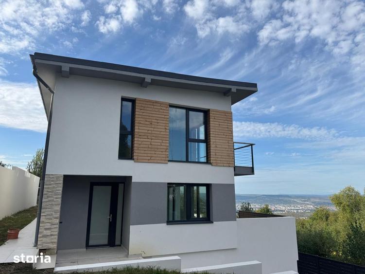 Casă cu 6 camere cu Teren 392 Mp în Feleacu