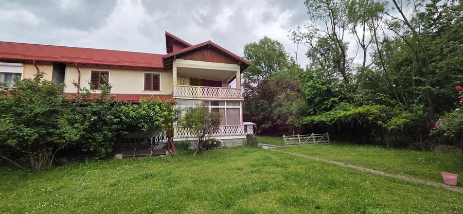 Casă individuală cu 6 camere cu Canalizare în Cornu