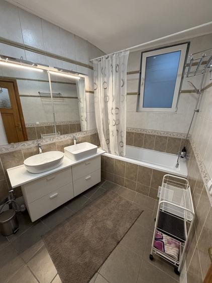 Apartament cu 3 camere semidecomandat, mobilat în Ultracentral