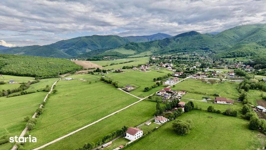 Teren de 2000 mp, în Sadu