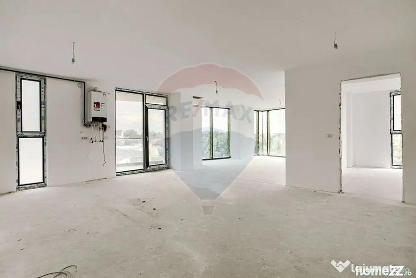 Apartament cu 3 camere semidecomandat în Subcetate