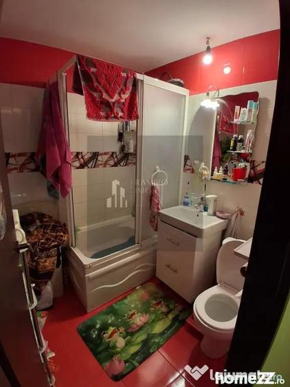 Apartament cu 3 camere semidecomandat în Gorjului