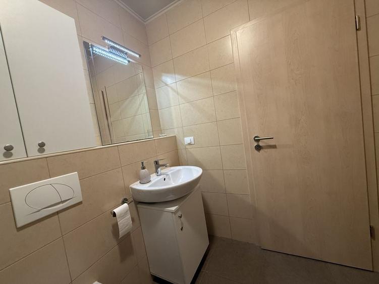 Apartament cu 2 camere decomandat în Tractorul
