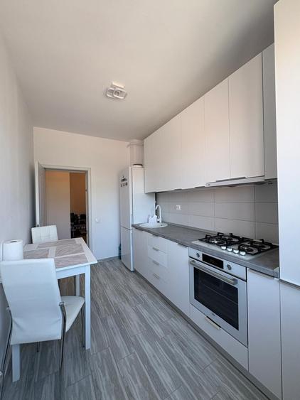 Apartament cu 2 camere decomandat în Roșu