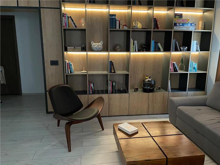 Apartament cu 3 camere semidecomandat, mobilat în Semicentral