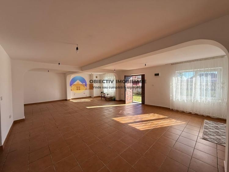 Casă individuală cu 3 camere cu Garaj în Săvinești