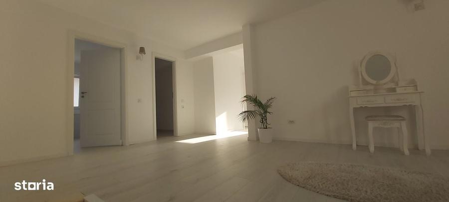 Casă cu 4 camere decomandat cu Teren 250 Mp în Băneasa