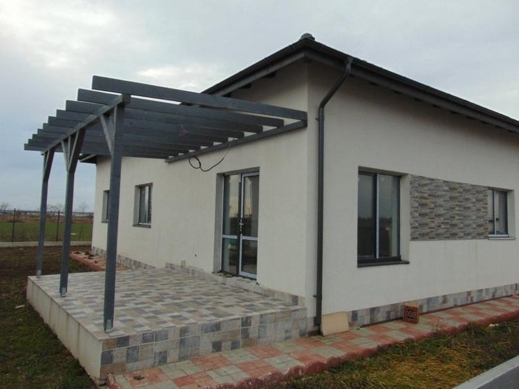 Casă individuală cu 4 camere cu Teren 440 Mp în Bâcu
