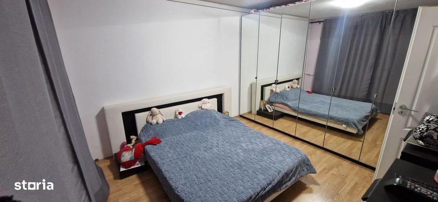 Apartament cu 3 camere decomandat în Valea Oltului
