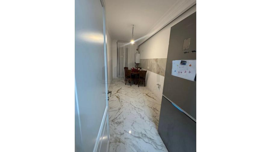 Apartament cu 3 camere decomandat în Aviației