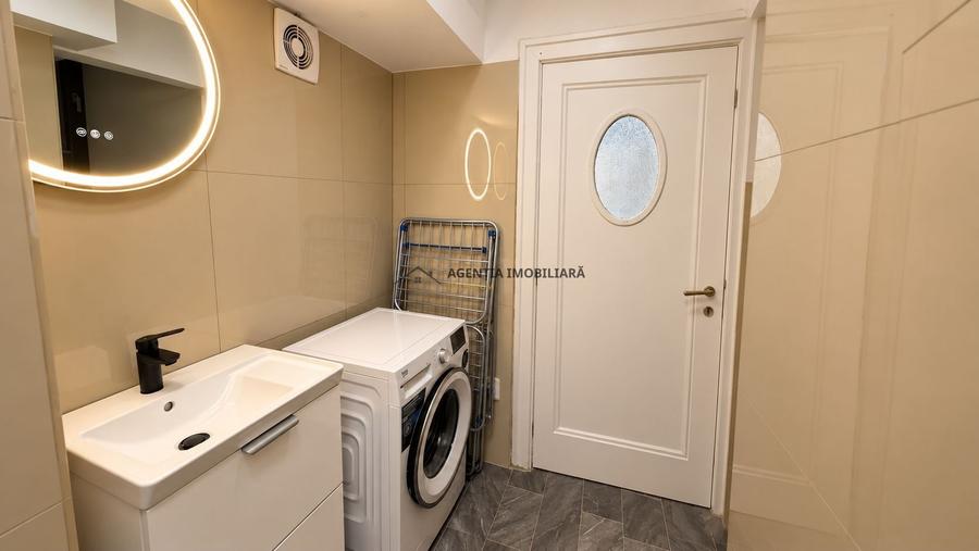 Apartament cu 3 camere circular, mobilat în P-ța Unirii