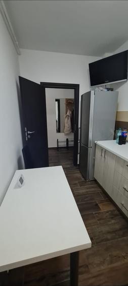 Garsonieră decomandată în Roșu