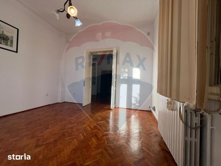 Casă cu 4 camere cu Teren 998 Mp în Gara