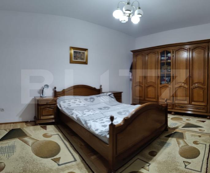 Casă individuală cu 10 camere cu Canalizare în Central