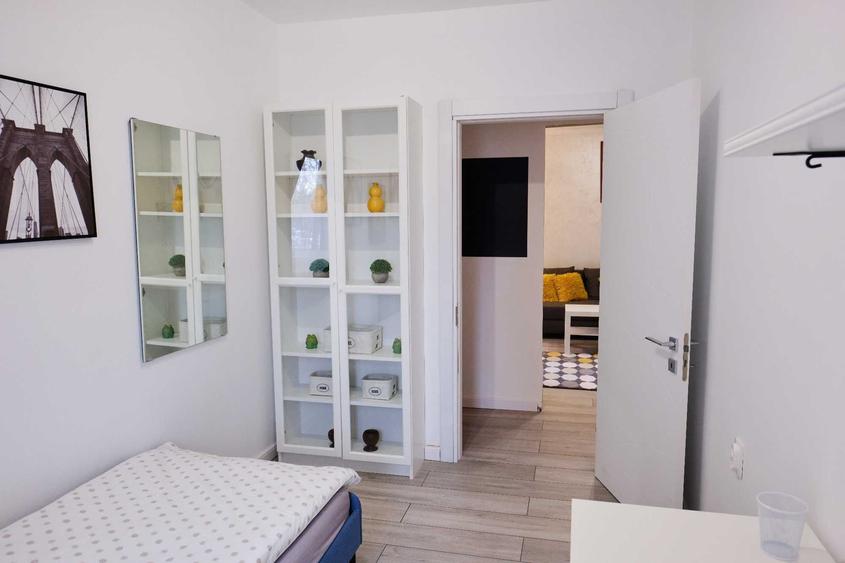 Apartament cu 3 camere semidecomandat în Soarelui