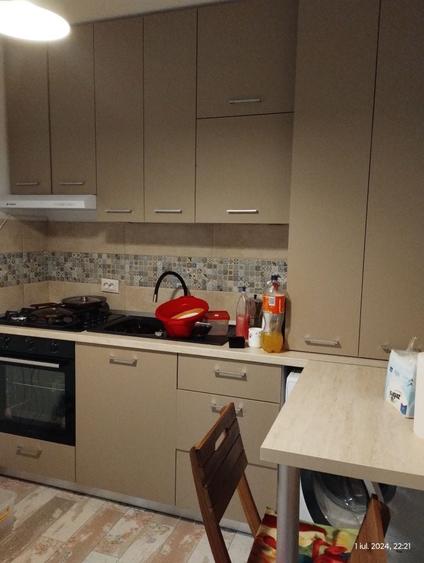 Apartament cu 3 camere decomandat în Dragomirești-Deal