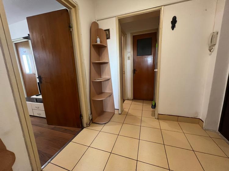 Apartament cu 2 camere decomandat în Titan