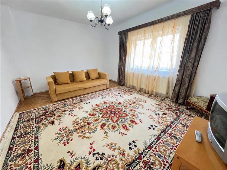 Casă individuală cu 4 camere cu Garaj în Lupeni
