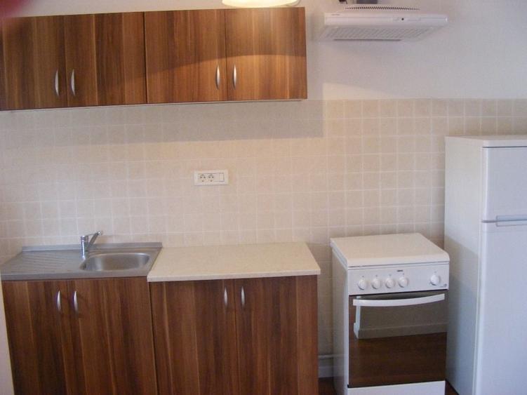 Apartament cu 2 camere decomandat în Torontalului