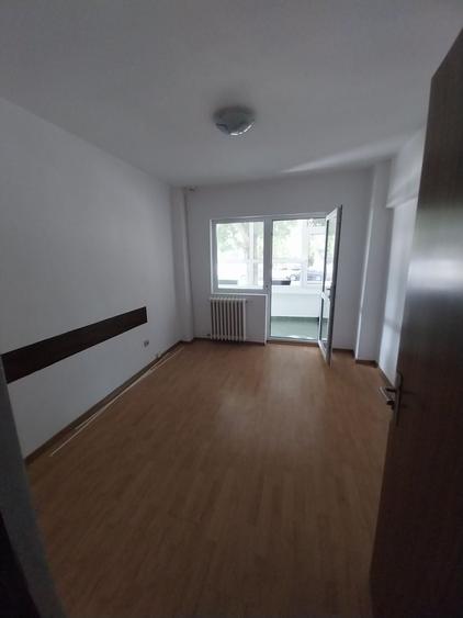 Spațiu comercial, de 90 mp, în Amara