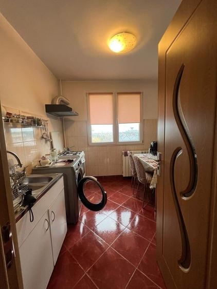 Apartament cu 3 camere semidecomandat, mobilat în Bucur Obor