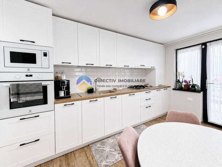 Duplex cu 4 camere cu Canalizare în 1 Mai