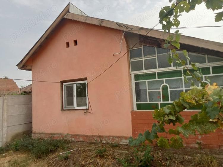 Casă cu 4 camere în Ostroveni