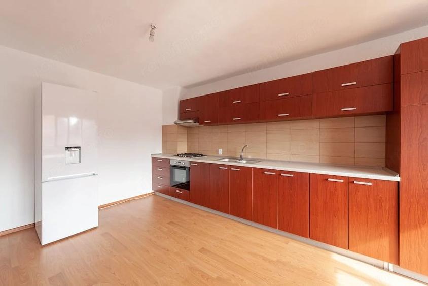 Casă cu Teren 4563 Mp în Central