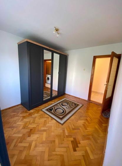 Apartament cu 3 camere decomandat în Alfa